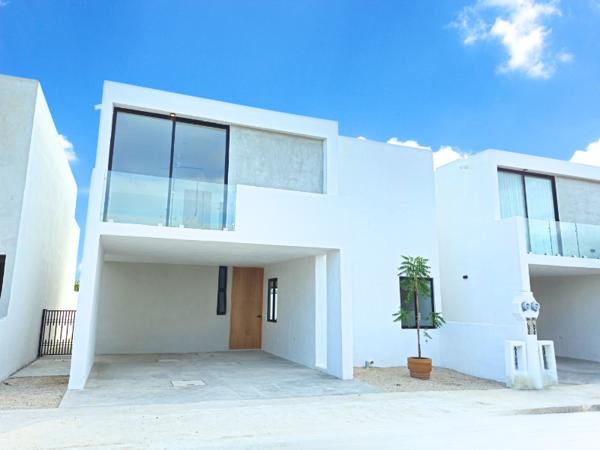 Casa en Venta, 3 Recamaras, Priv. Camelia, Sitpach, Yucatán.