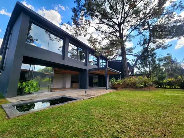 CASA EN VENTA, DENTRO DE RANCHO AVÁNDARO