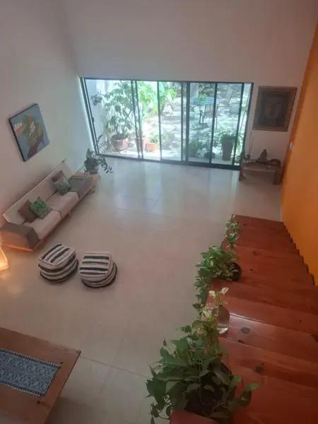 CASA EN RENTA – DISEÑO MODERNO, EXCELENTE ESTADO