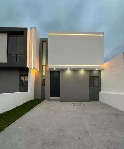 CASA EN ZONA NORTE DE COLIMA, CERCA DE TODO