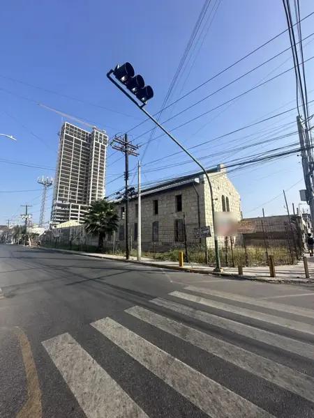 Terreno en esquina 2,450 m², Av. Madero, Centro Monterrey