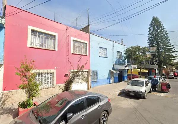 BONITA CASA DE RECUPERACION BANCARIA EN UNA ZONA EXCLUSIVA DE LA VENUSTIANO CARRANZA, CDMX.