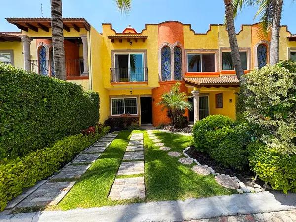 Casa en venta en Villas del Sol con alberca en Xochitepec Morelos