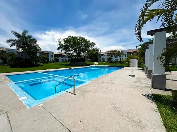 Casa en venta con alberca en Vista Santa Fe de Xochitepec , Morelos