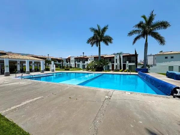 Casa en venta con alberca en Vista Santa Fe de Xochitepec , Morelos