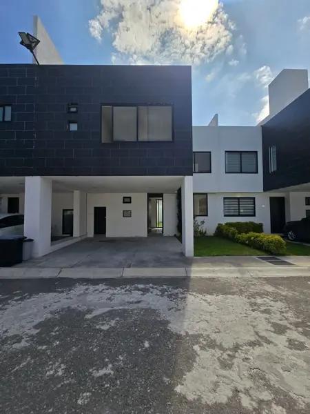 RESIENCIA EN VENTA CON 3 RECÁMARAS, T.V. ROOM  Y TERRAZA PARA ROOF, A SÓLO 7 MIN DE METEPEC, MÉX