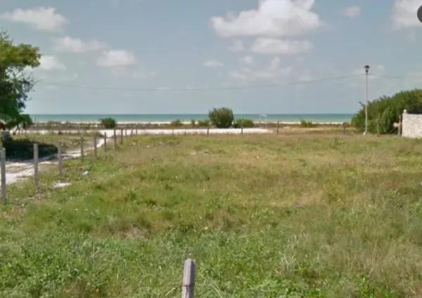 TERRENO EN VENTA YUCATÁN CELESTÚN PUERTO FRENTE AL MAR 900 M2