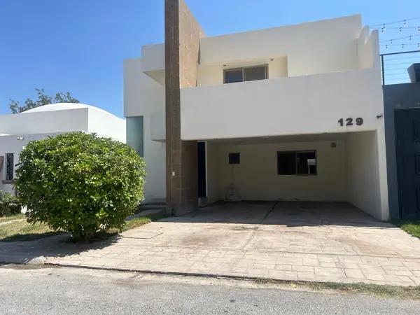 Casa en Fraccionamiento Residencial Las Trojes, Torreón - Amplia y Funcional