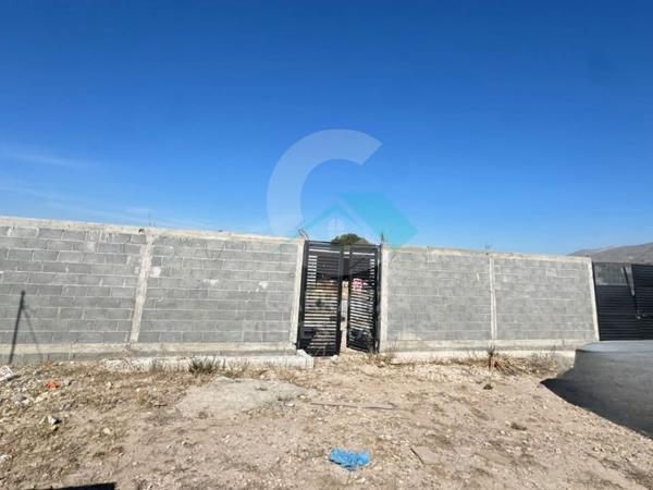 VENTA DE AMPLIÓ TERRENO CON CONSTRUCCION EN ARTEAGA COAHUILA, COL. AUTOPISTA