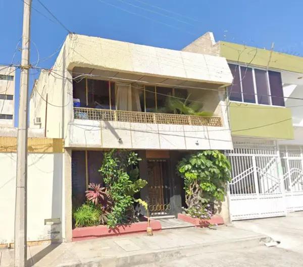VENTA DE CASA EN COL. ESTADIOS, TEPIC, NAY.