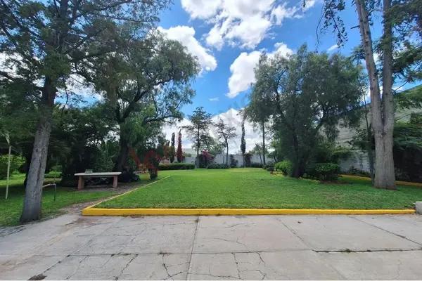 Predio de 2,800 m² con 110 m² de construcción en Acayuca, Hidalgo.