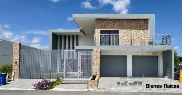 Casa en Venta en Residencial Longoria, Nuevo Laredo - Amplia y Moderna