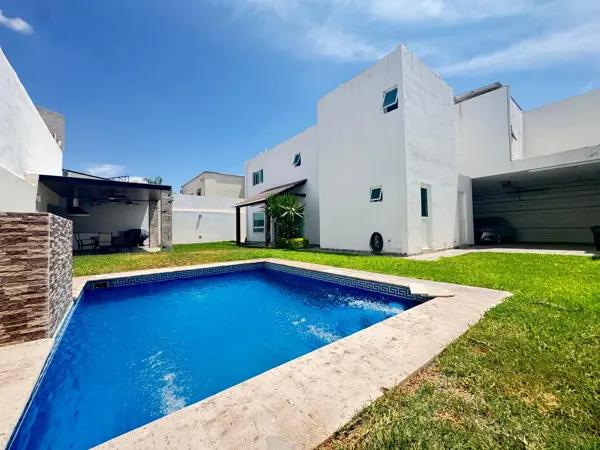 Excelente Residencia en Fraccionamiento Privado.