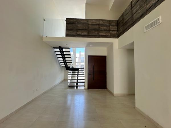 CASA EN VENTA EN VIÑEDOS | DISEÑO MODERNO, DOBLE ALTURA Y AMPLIA TERRAZA