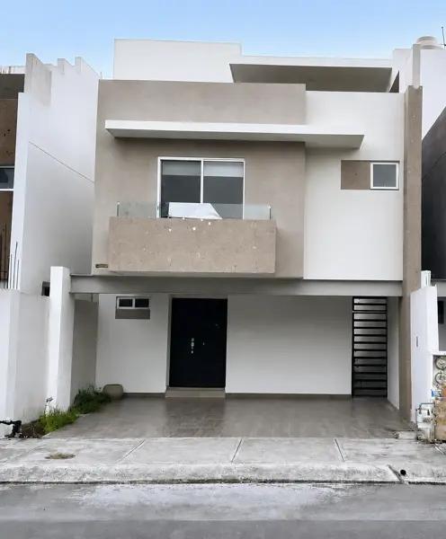 CASA EN VENTA DE 3 NIVELES FRENTE A PARQUE