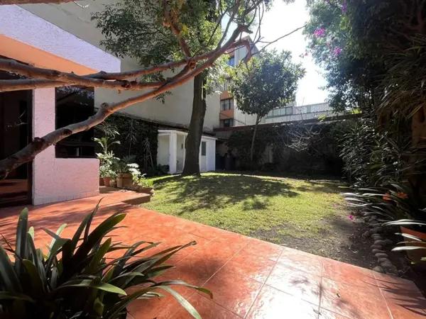 Casa en Venta en Parque San Andrés, Coyoacán: Amplios Espacios en Excelente Ubicación