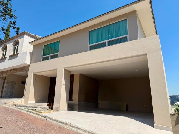CASA EN VENTA EN VALLE ORIENTE