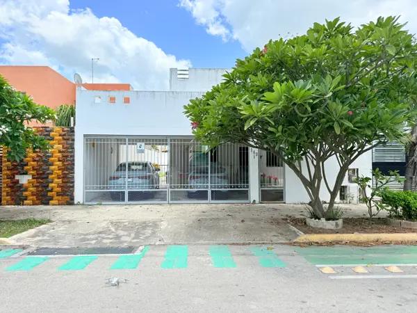 Casa en venta sobre avenida principal en el fraccionamiento las americas merida yucatan