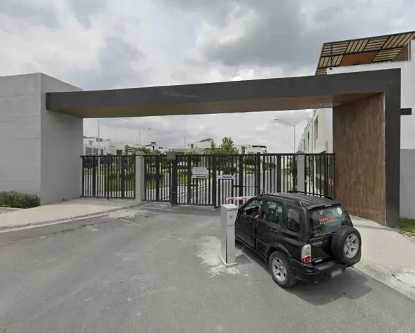 Casa en Venta en Gran Reserva Cumbres, Monterrey: Amplia y Bien Ubicada