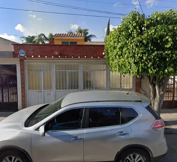 Casa en Venta en Valle Dorado, San Luis Potosí - Amplia y Funcional
