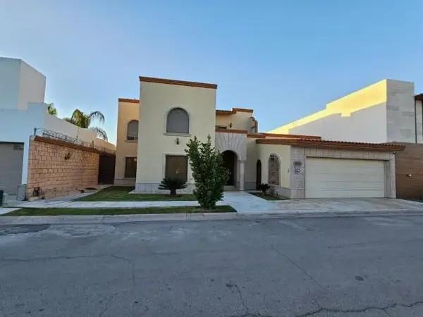 RESIDENCIA EN VENTA | HACIENDA EL ROSARIO | RECAMARA PRINCIPAL EN PRIMERA PLANTA