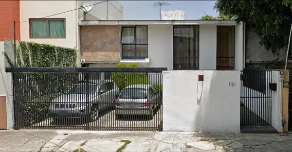Amplia Casa en Naucalpan de Juárez, Colon Echegaray