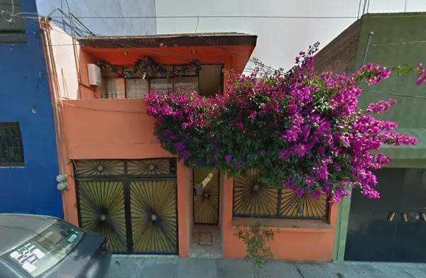 Casa en Iztapalapa con 3 recámaras y precio de remate