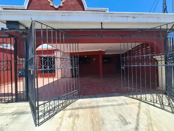 CASA EN VENTA – 4 RECÁMARAS, AMPLIO GARAGE Y EXCELENTE POTENCIAL