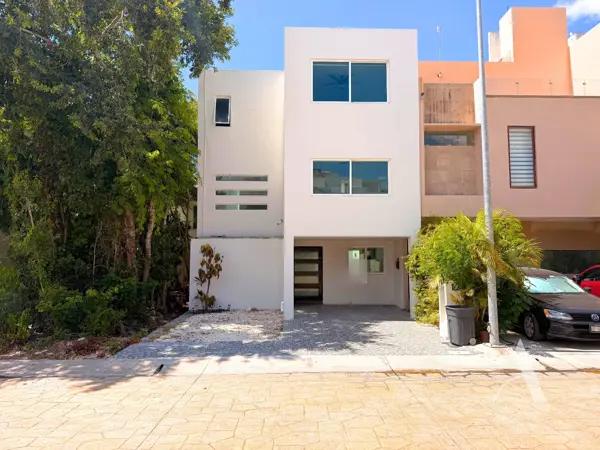 Casa en Renta en Arbolada,  Espacio y Confort en Zona Huayacan