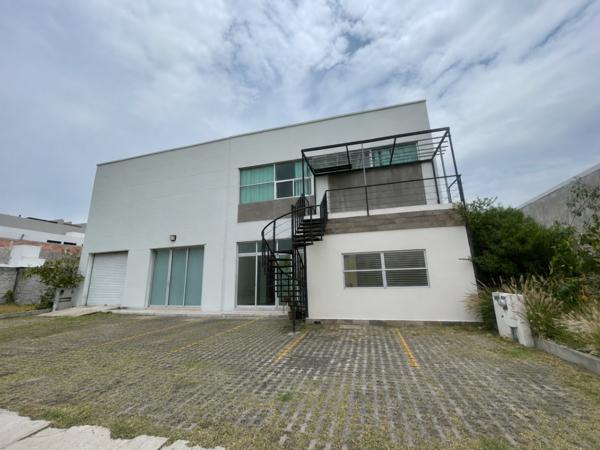 Bodega Comercial Premium c/ Loft Ejecutivo  – Puerta Real, Corregidora, Qro.