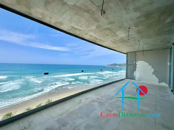Departamento de playa para restaurar con terraza y vista al mar