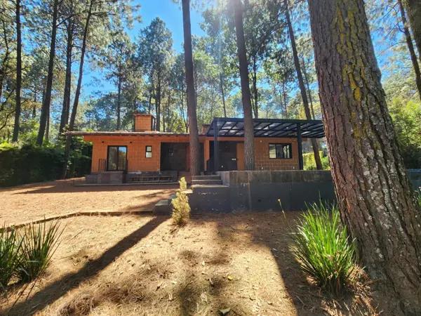 Casa en venta en Valle de Bravo con amplio terreno