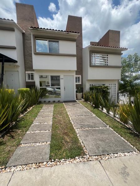 RESIDENCIA JUNTO A IMSS DE CHARO EN CAÑADAS DEL BOSQUE FRACC PRIVADO