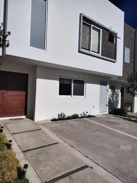 Casa en Renta en Zibatá, El Marqués: 3 Recámaras con Jacuzzi y Jardín