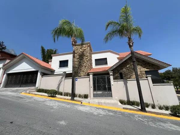 CASA EN VENTA CUMBRES 4TO SECTOR ZONA MONTERREY