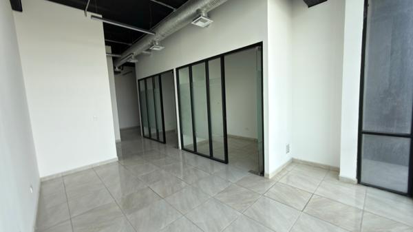 Oficinas pequeña para 6 personas con cubículos en V Carranza