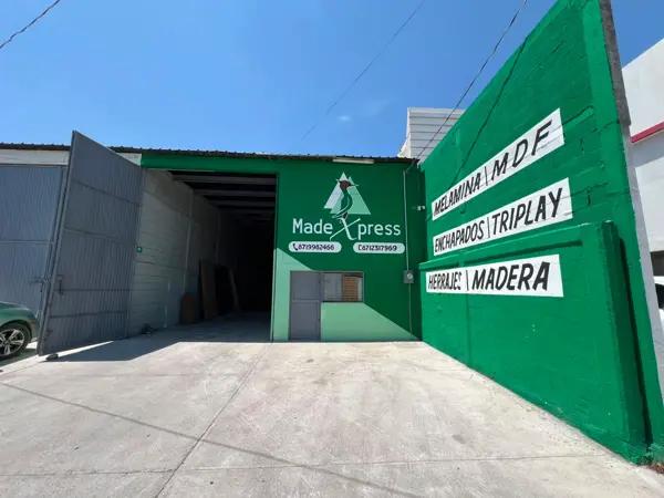 RENTA DE BODEGA CENTRICA SOBRE AV. PRINCIPAL / CENTRO