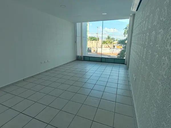 En renta bonita oficina en primer nivel