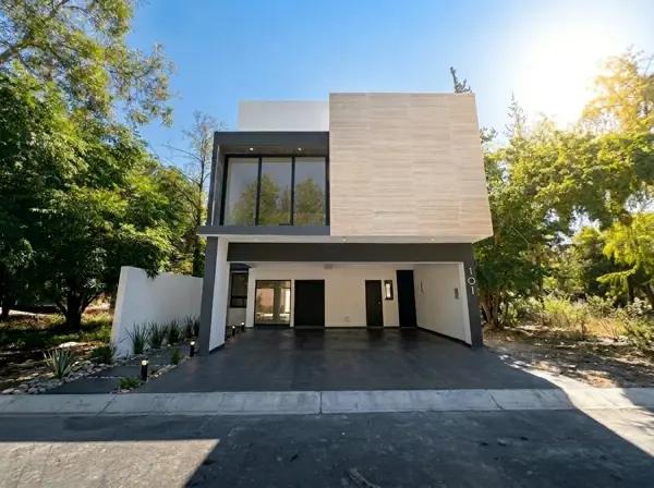 CASA EN VENTA PEDREGAL DEL HUAJUCO ZONA CARRETERA NACIONAL MONTERREY CASA EN VENTA PEDREGAL DEL HUAJUCO ZONA CARRETERA NACIONAL MONTERREY