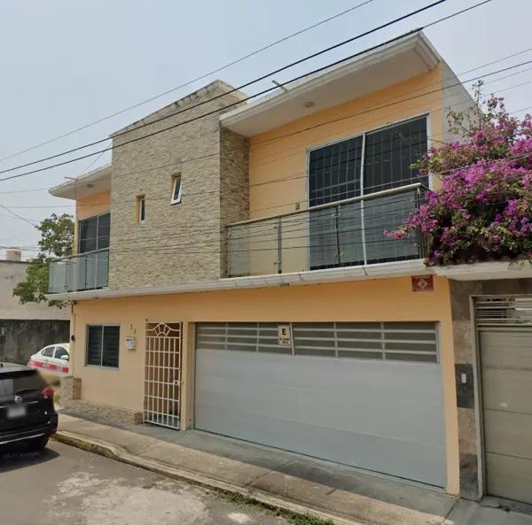 Casa en Venta en Astilleros de Veracruz: Espaciosa y Bien Ubicada