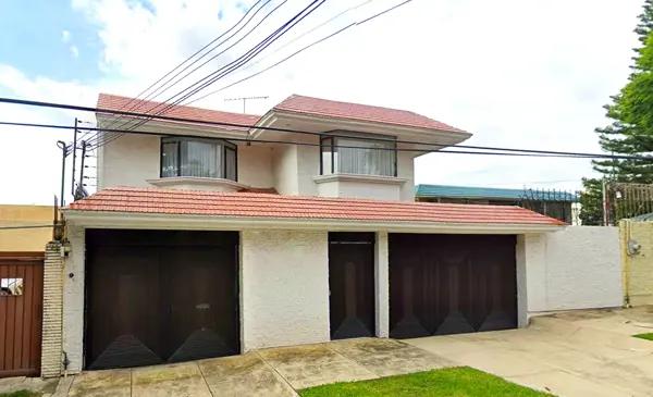Oportunidad de Inversión: Casa en Remate en Naucalpan de Juárez, Ciudad Satélite