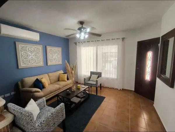CASA EN RENTA COMPLETAMENTE AMUEBLADA Y EQUIPADA, LA CASTELLANA MERIDA