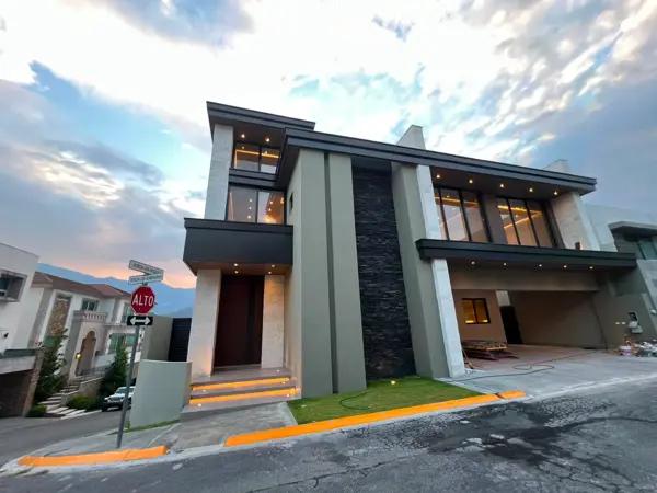 Casa en venta en La Herradura / Carretera Nacional Casa en venta en La Herradura / Carretera Nacional
