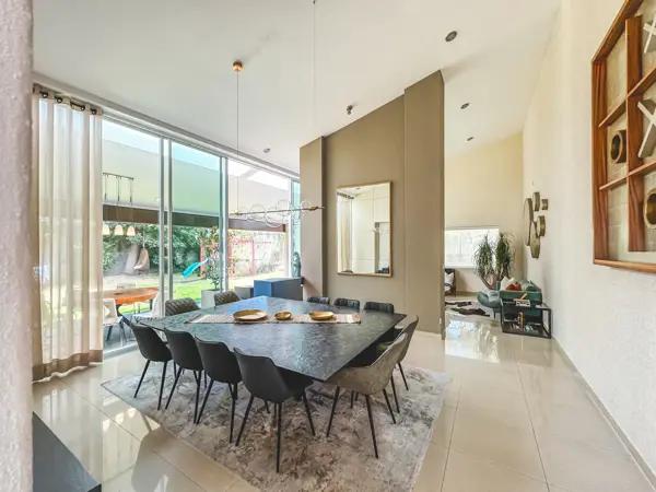 CASA EN VENTA EN LOMAS DE ANGELÓPOLIS I CON JARDÍN Y SALA DE JUEGOS