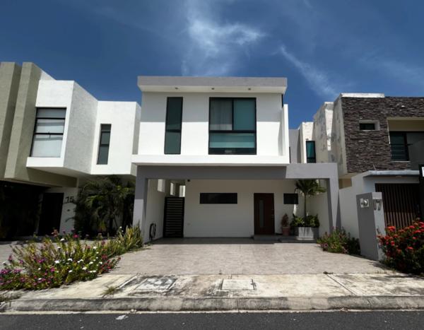 Casa en Lomas de la Rioja, Veracruz - Venta con Amenidades y Excelente Ubicación
