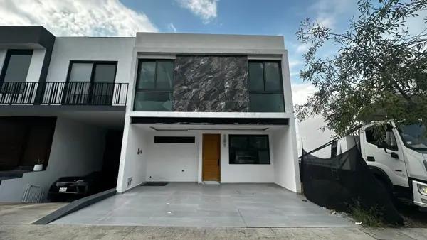 Renta de Casa en Solares, Coto Altanza