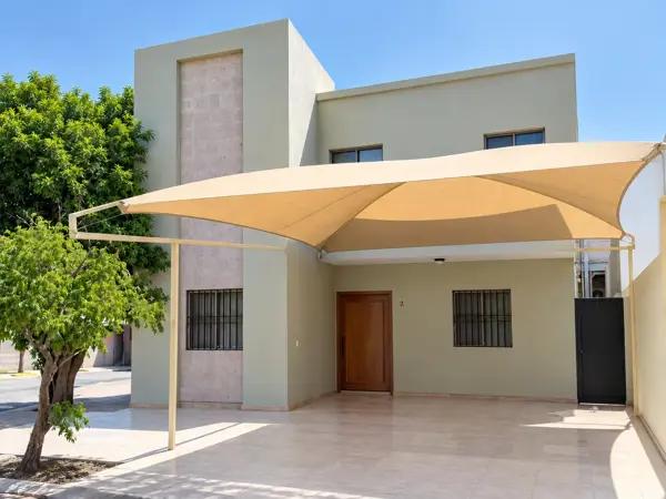Casa en Venta en Residencial Santa Bárbara | 3 Recámaras, Frente a Área Verde y Excedente de Jardín