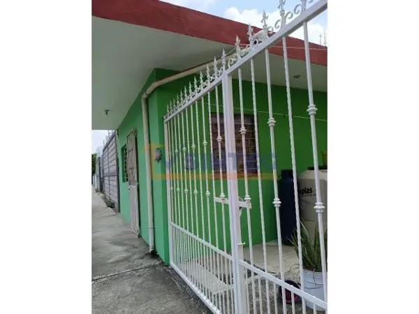 VENTA DE CASA 2 PLANTAS 5 HABITACIONES, COL VILLA DE LAS FLORES, POZA RICA VERACRUZ