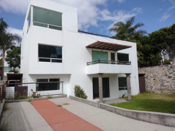 Casa en Renta en Vista Real y Country Club, Querétaro - Amplia Propiedad de 4 Recámaras
