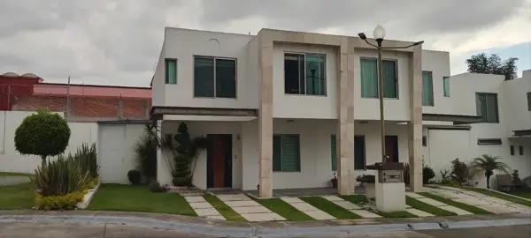 SE VENDE CASA EN FRACCIONAMIENTO  RESIDENCIAL DEL PARQUE  POR PERIFERICO ECOLOGICO